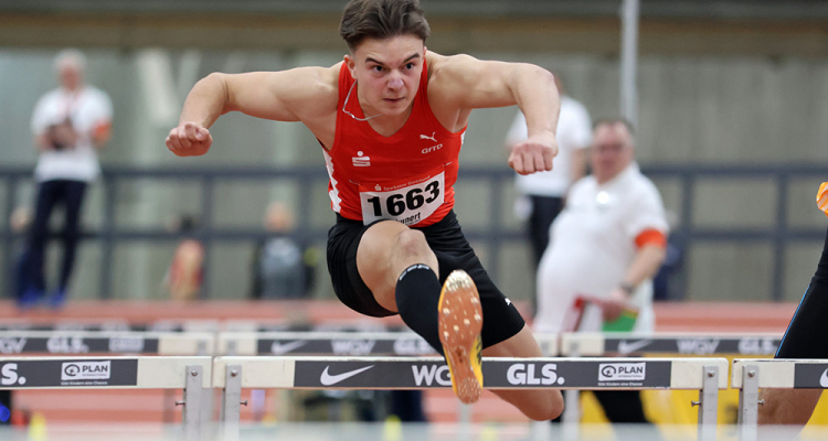 Tom Krellmann läuft Jugend-DM-Norm über die Hürden