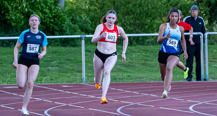 LGO-Springer testen Form beim Soester Sprintabend