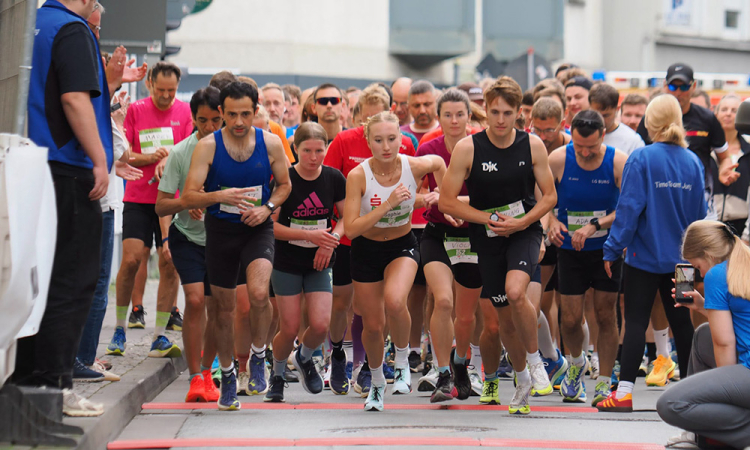 Sophie Brinkschröder gewinnt den KlosterLauf in Wiedenbrück