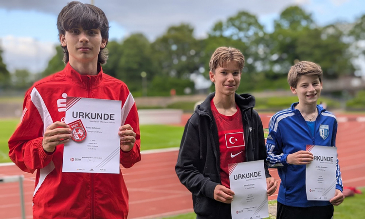 Reto Schmelz wird Westfalenmeister über 1500 Meter Hindernis